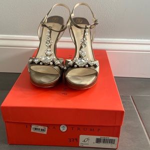 Ivanka Trump Size 8 Pewter Satin Heels